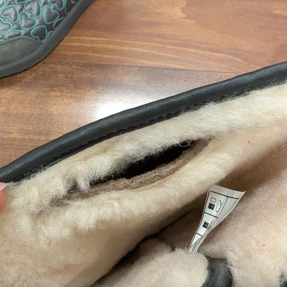 UGG Girls Boots - Picture 7 of 11